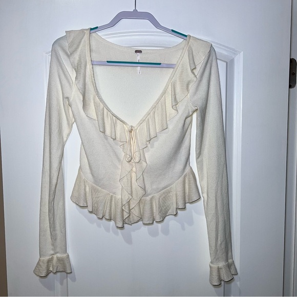 Free People Women's Cream V-Neck Long Sleeve Frilly Feminine Sweater. Size Small - Picture 1 of 9